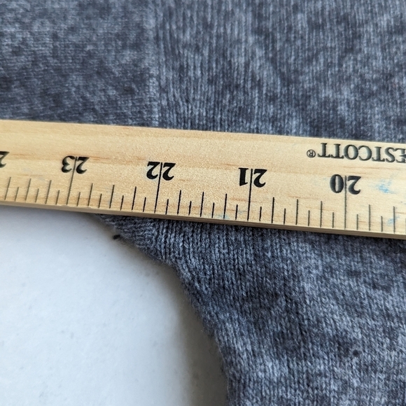 Gray shirt sleeve hooded wool and cashmere blend V neck sweater size Medium - Picture 7 of 9